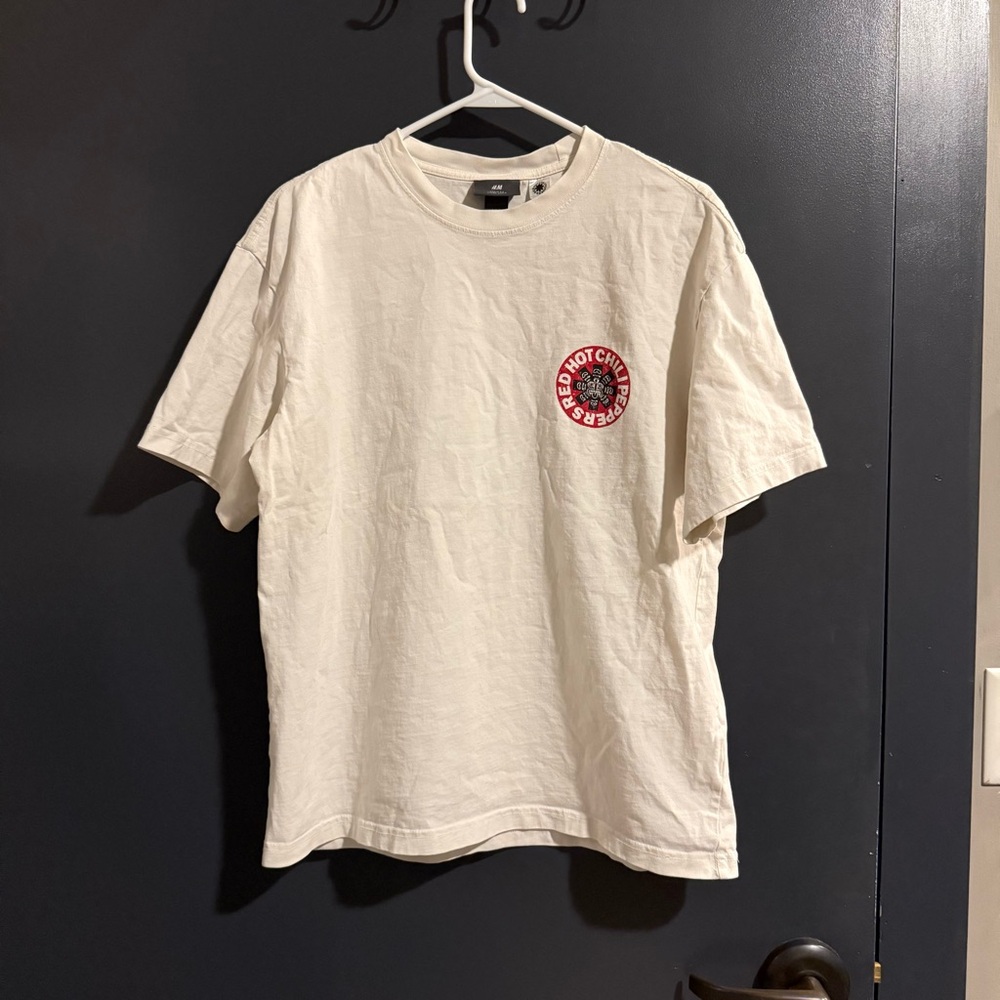 Cream Short-Sleeve Red Hot Chili Peppers Graphic Tee with Red Badge